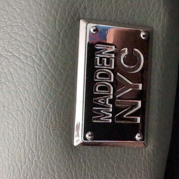 Steve Madden NYC, Women's Green Shimmer, Rhinestone Crossbody/Fanny Pack. - Picture 6 of 11